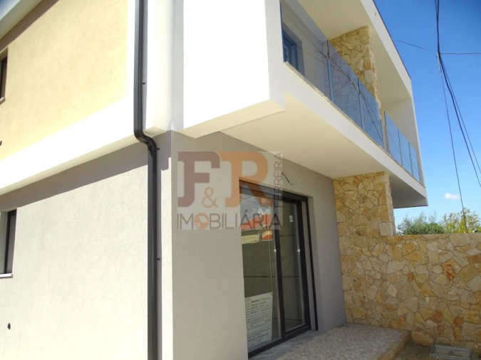 Moradia T3 para Venda em Fernao Ferro Foto 3