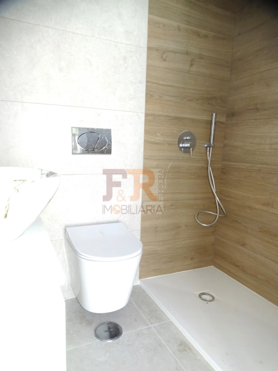 Moradia T3 para Venda em Fernao Ferro Foto 14