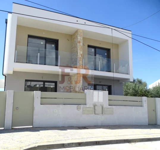 Moradia T3 para Venda em Fernao Ferro Foto 35