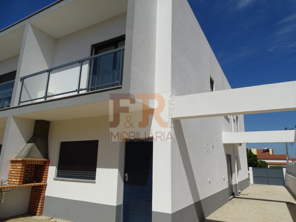 Moradia T3 para Venda em Fernao Ferro Foto 1