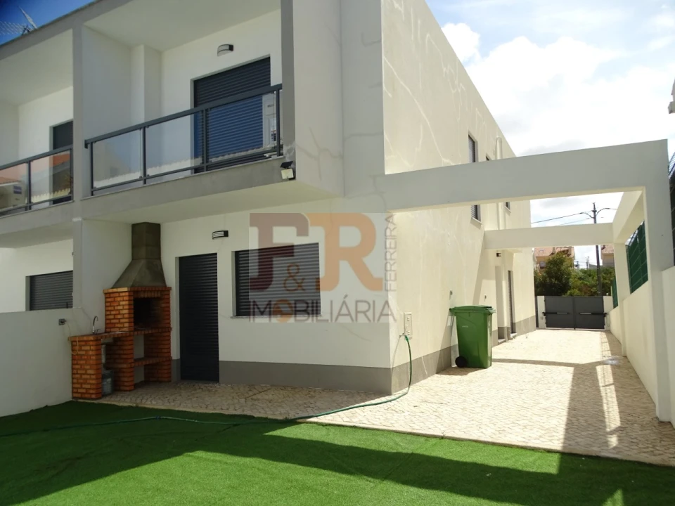 Moradia T3 para Venda em Fernao Ferro Foto 4