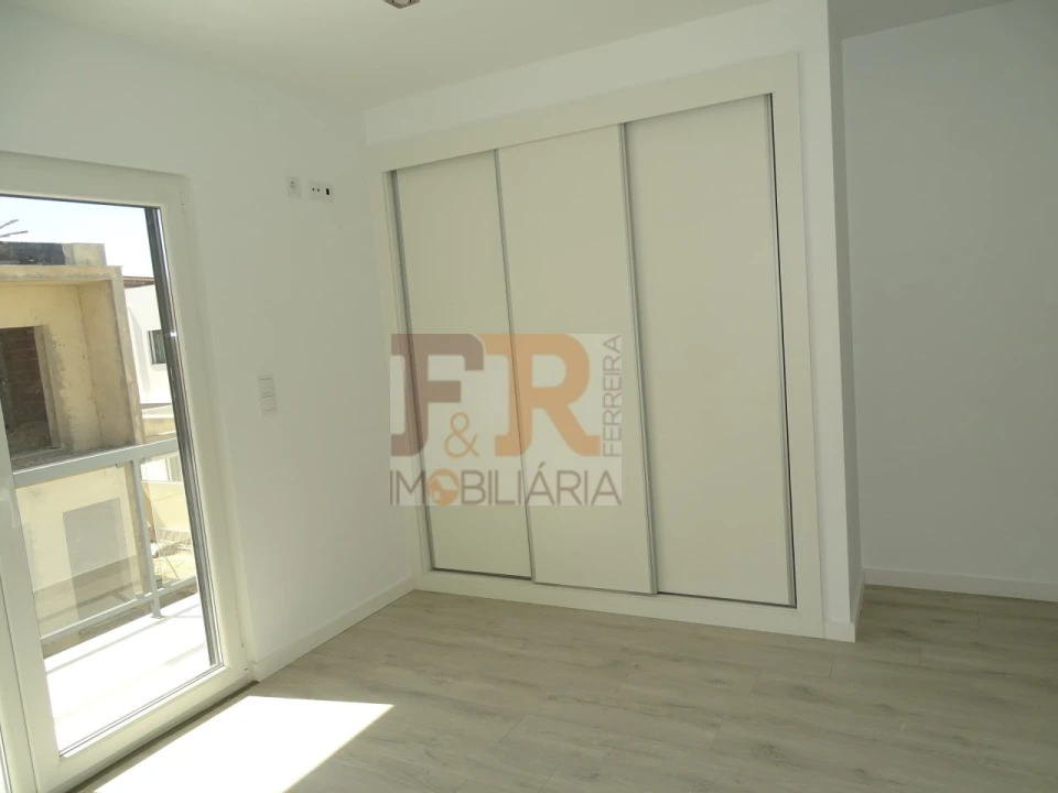 Moradia T3 para Venda em Fernao Ferro Foto 13