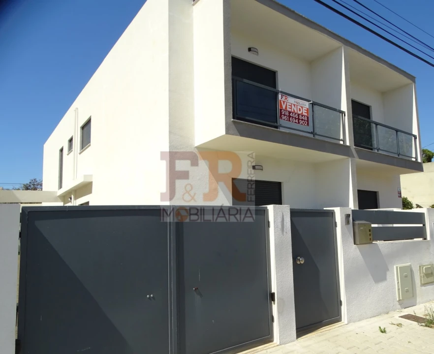 Moradia T3 para Venda em Fernao Ferro Foto 1