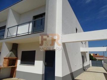 Moradia T3 para Venda em Fernao Ferro