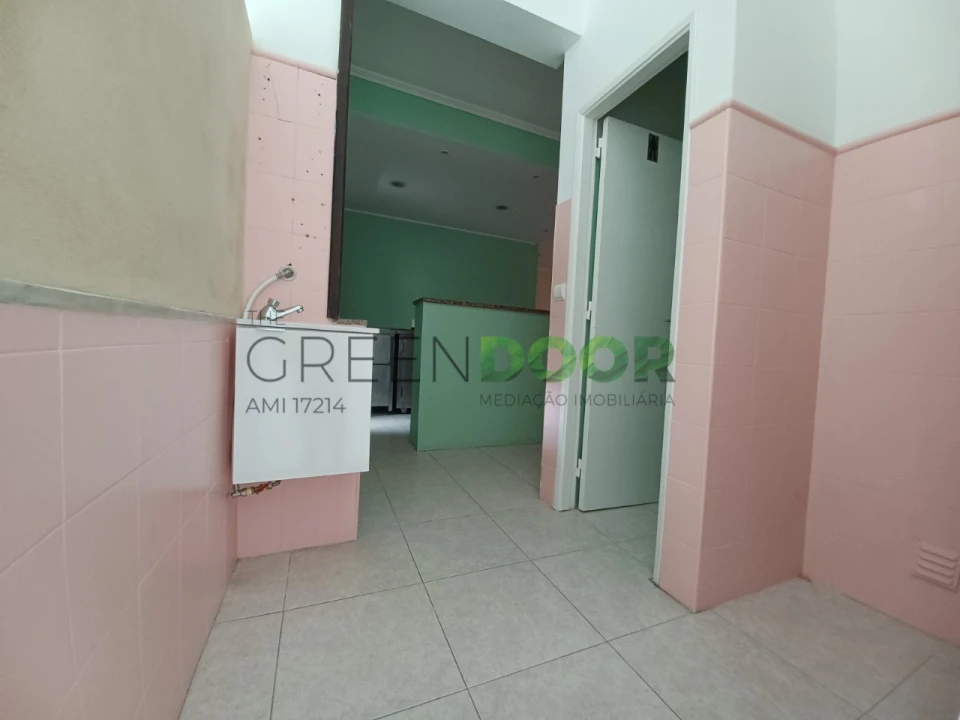 Loja para Venda em Amora Foto 18