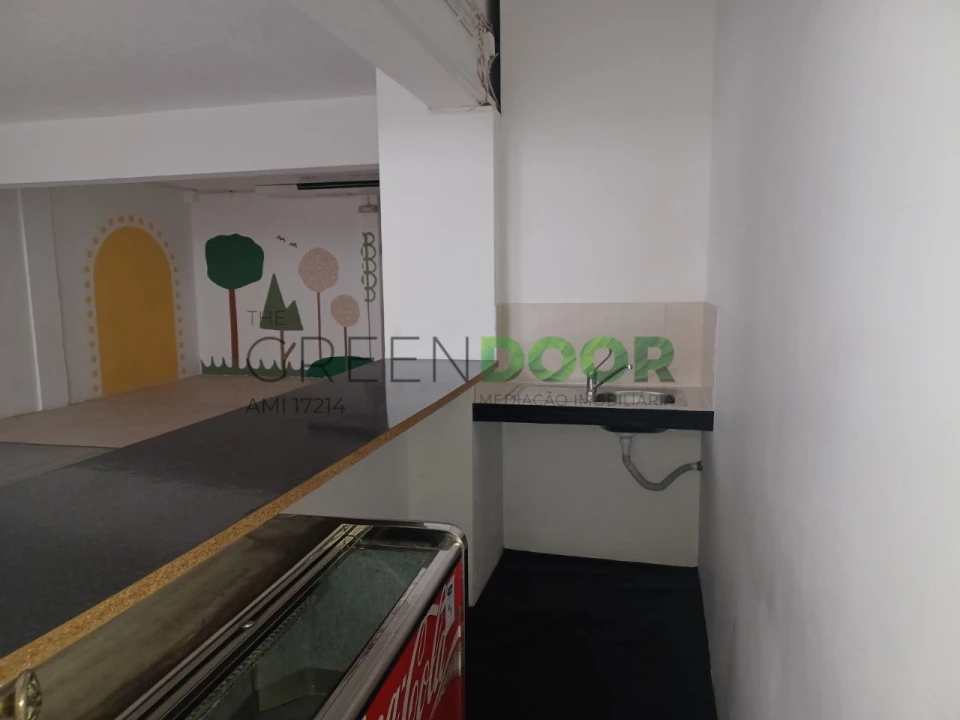 Loja para Arrendamento em Amora Foto 34