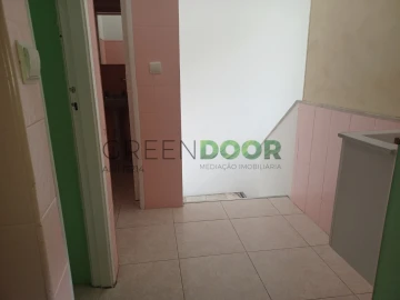 Loja para Arrendamento em Amora