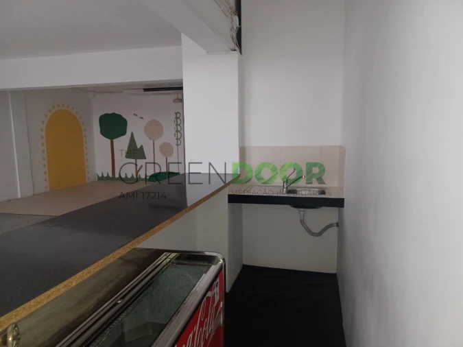 Loja para Arrendamento em Amora Foto 34