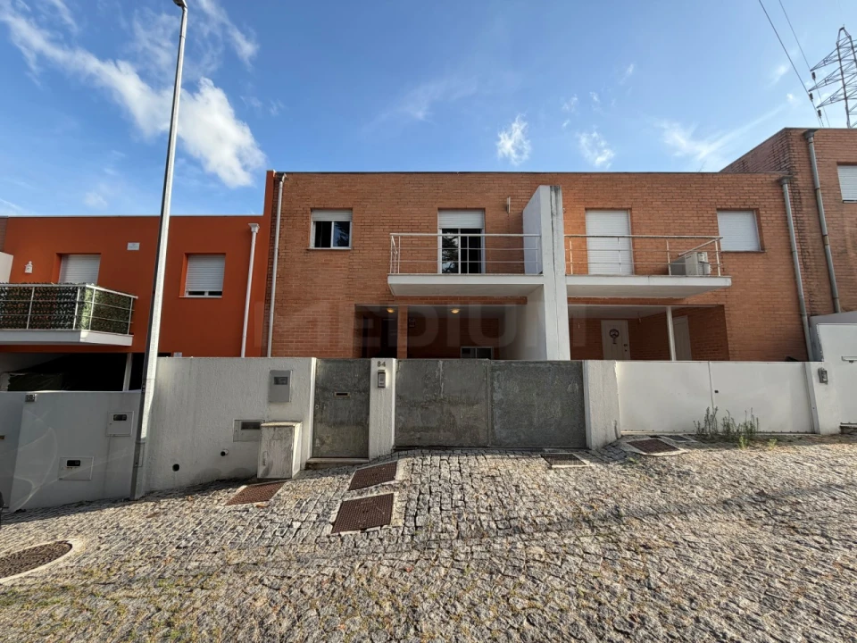 Moradia T3 para Venda em Oliveira (São Mateus) Foto 25