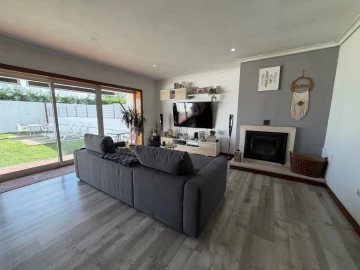 Moradia T3 para Venda em Oliveira (São Mateus)