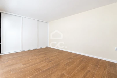 Apartamento T1 para Venda em Santa Clara e Castelo Viegas
