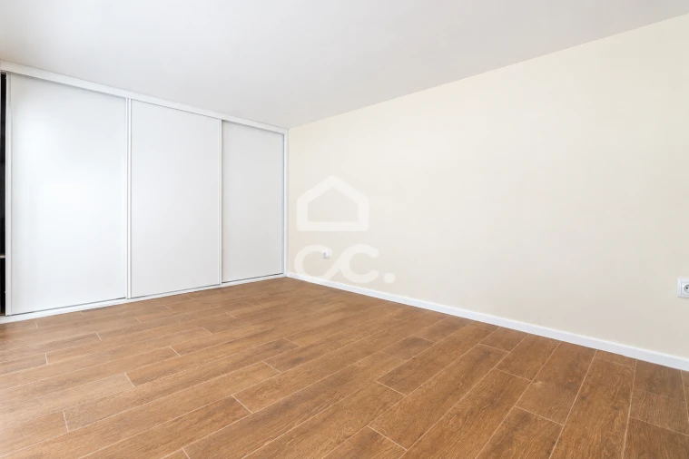 Apartamento T1 para Venda em Santa Clara e Castelo Viegas Foto 6