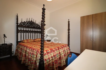 Apartamento T3 para Arrendamento em Sé Nova, Santa Cruz, Almedina e São Bartolomeu