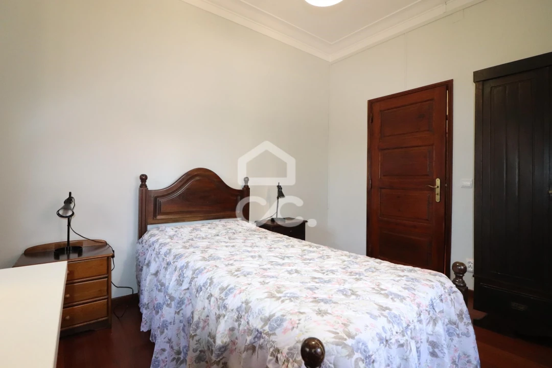 Apartamento T3 para Arrendamento em Sé Nova, Santa Cruz, Almedina e São Bartolomeu Foto 3
