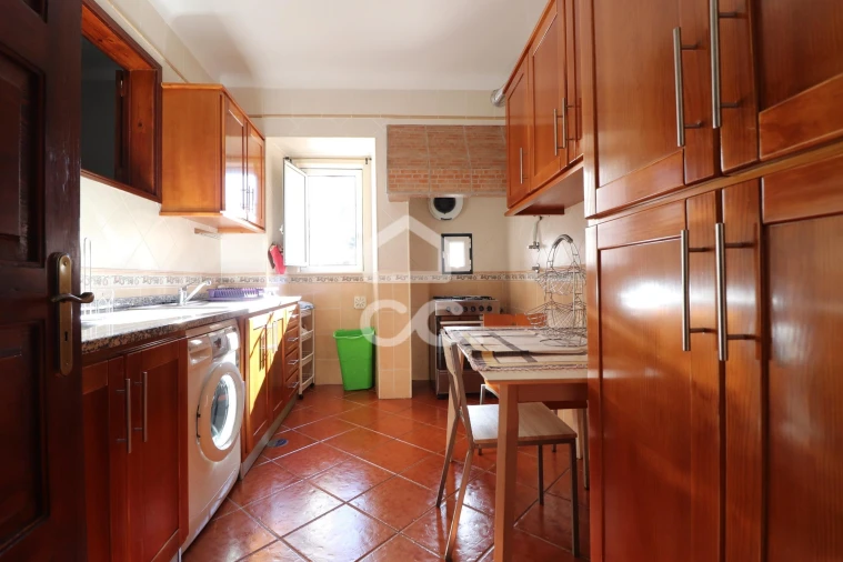 Apartamento T3 para Arrendamento em Sé Nova, Santa Cruz, Almedina e São Bartolomeu Foto 9