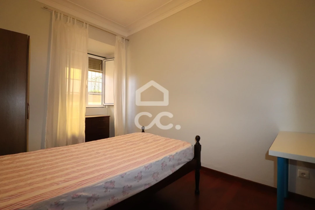 Apartamento T3 para Arrendamento em Sé Nova, Santa Cruz, Almedina e São Bartolomeu Foto 7