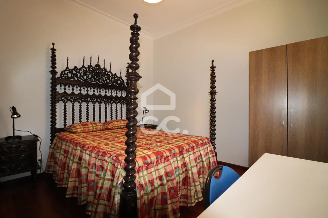 Apartamento T3 para Arrendamento em Sé Nova, Santa Cruz, Almedina e São Bartolomeu Foto 5