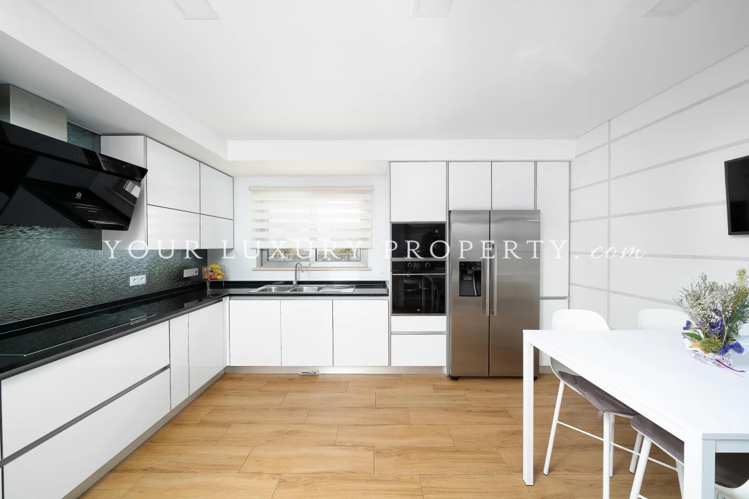 Apartamento T4 para Venda em Portimão Foto 11