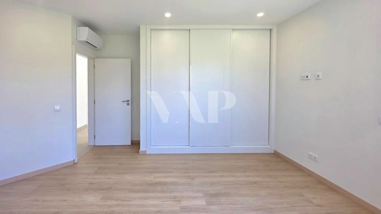 Apartamento T2 para Venda em Quarteira Foto 14