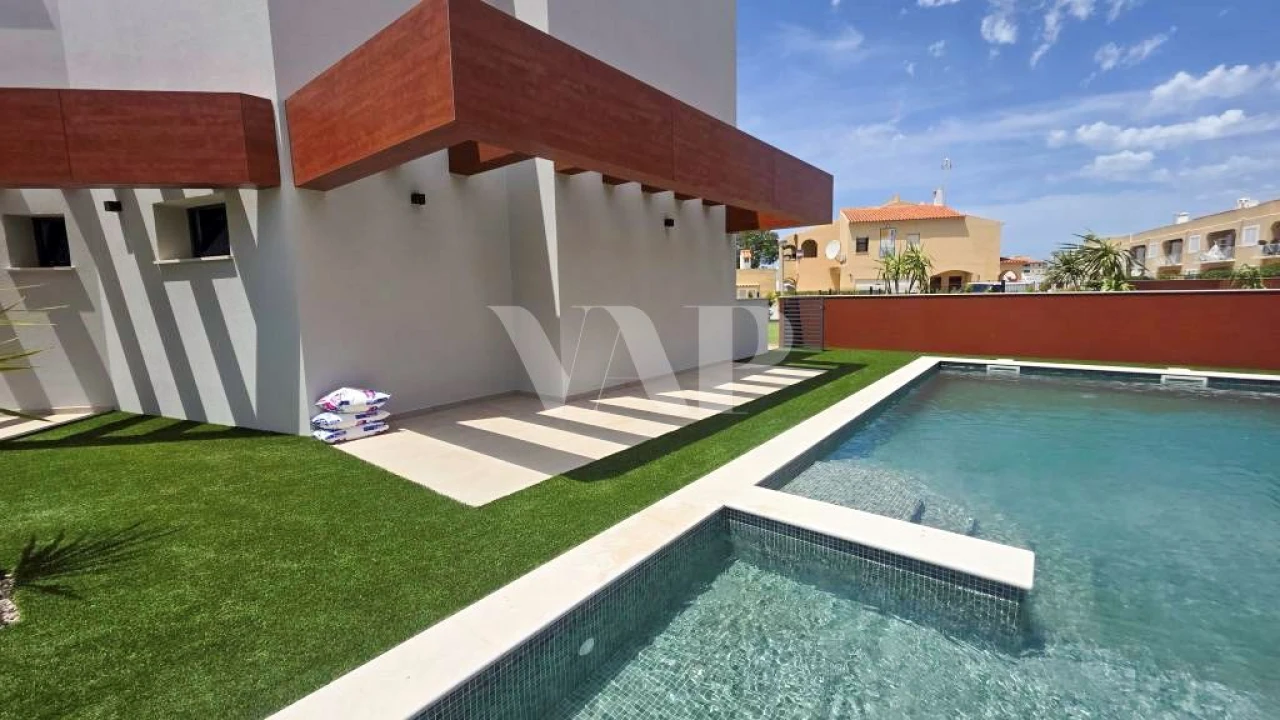 Apartamento T2 para Venda em Quarteira Foto 6