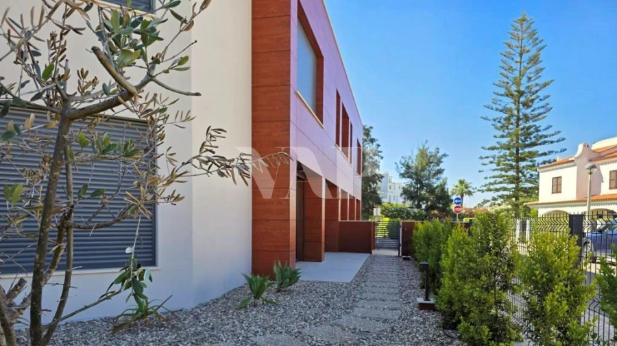 Apartamento T2 para Venda em Quarteira Foto 17