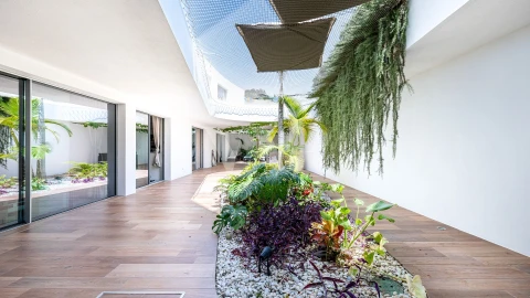 Moradia T5 para Venda em Quarteira