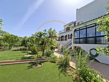 Moradia T5 para Venda em Loule (São Sebastião)