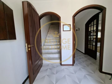 Moradia T5 para Venda em Loule (São Sebastião)