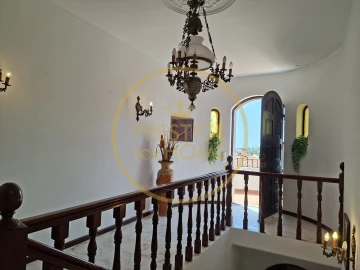Moradia T5 para Venda em Loule (São Sebastião)