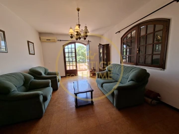 Moradia T5 para Venda em Loule (São Sebastião)