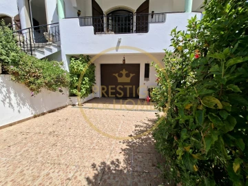 Moradia T5 para Venda em Loule (São Sebastião)