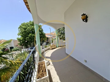Moradia T5 para Venda em Loule (São Sebastião)