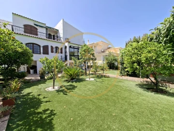Moradia T5 para Venda em Loule (São Sebastião)