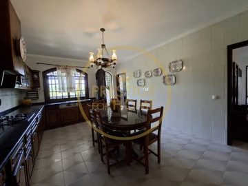 Moradia T5 para Venda em Loule (São Sebastião)