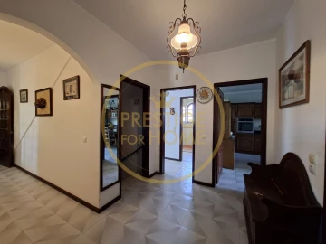 Moradia T5 para Venda em Loule (São Sebastião)