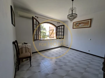 Moradia T5 para Venda em Loule (São Sebastião)