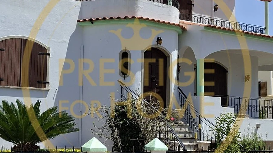 Moradia T5 para Venda em Loule (São Sebastião)