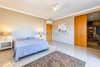 Moradia T6 para Venda em Santa Barbara de Nexe