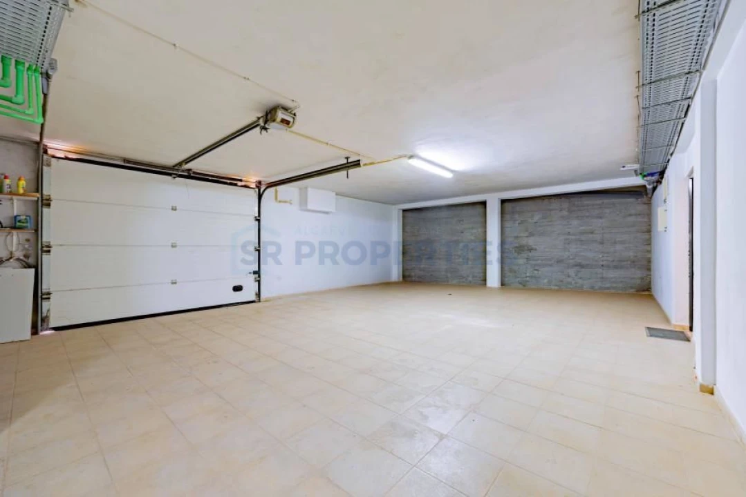 Moradia T6 para Venda em Santa Barbara de Nexe Foto 26