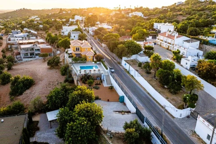 Moradia T6 para Venda em Santa Barbara de Nexe Foto 45