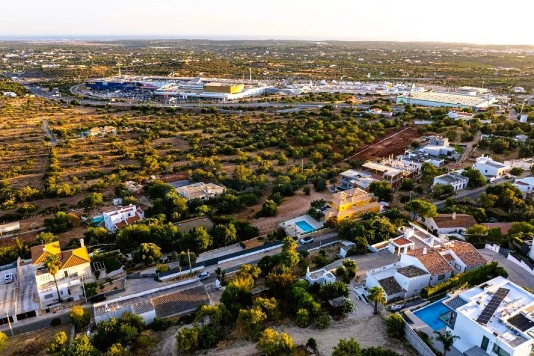 Moradia T6 para Venda em Santa Barbara de Nexe Foto 46