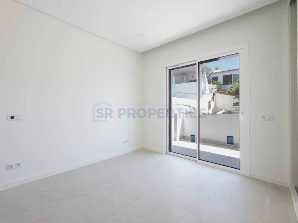 Apartamento T1 para Venda em Quarteira Foto 3