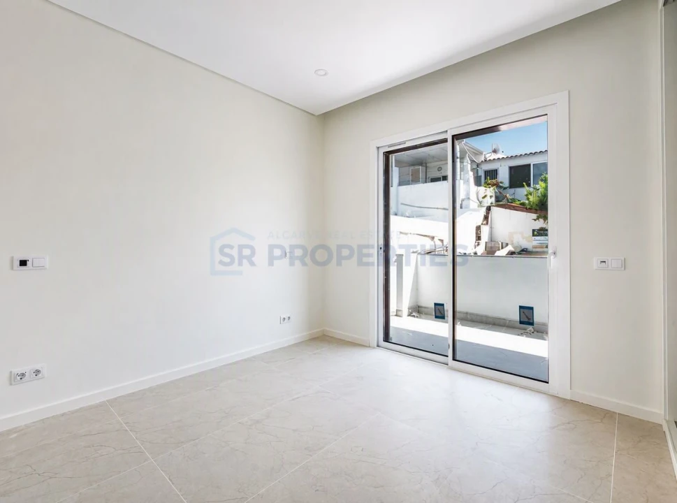Apartamento T2 para Venda em Quarteira Foto 3