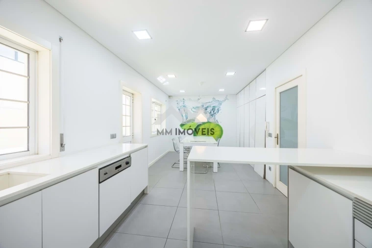 Moradia T4 para Venda em Santa Marinha e São Pedro da Afurada Foto 20