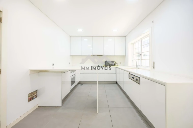 Moradia T4 para Venda em Santa Marinha e São Pedro da Afurada Foto 28
