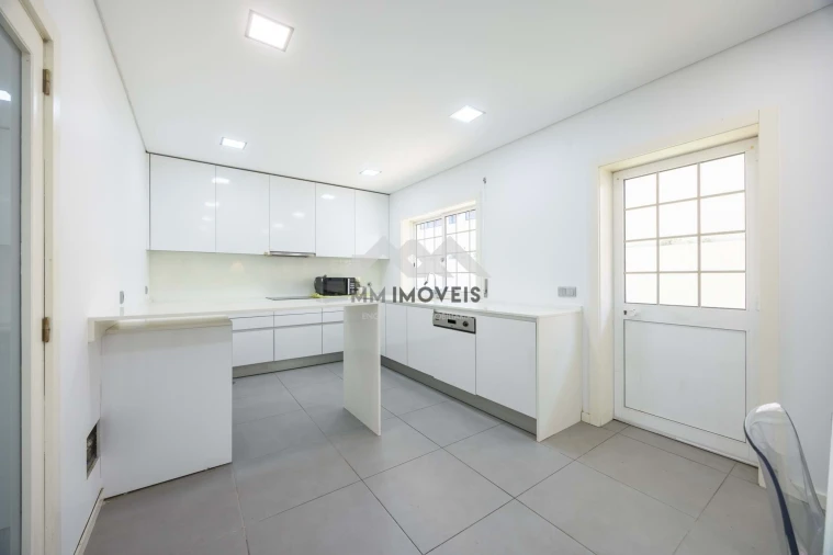 Moradia T4 para Venda em Santa Marinha e São Pedro da Afurada Foto 38