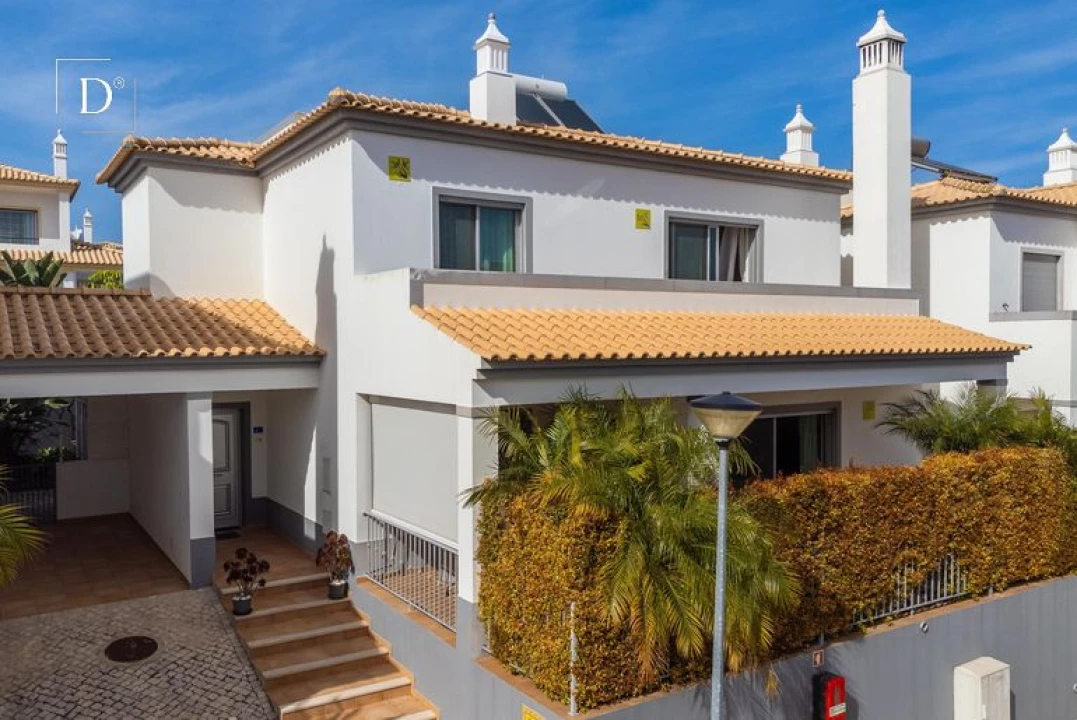 Moradia T3 para Venda em Albufeira e Olhos de Água Foto 1