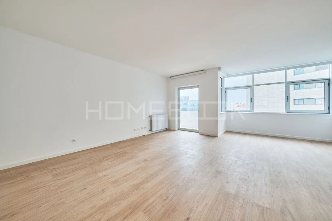 Apartamento T3 para Arrendamento em Parque das Nações Foto 2