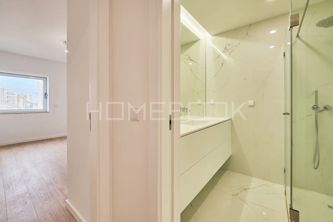 Apartamento T3 para Arrendamento em Parque das Nações Foto 14