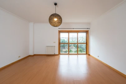 Apartamento T2 para Arrendamento em Agualva e Mira-Sintra